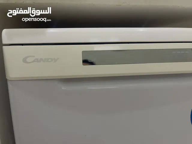 غسالة اواني مع جميع ملحقاتها استعمال بسيط جداً ومعدود