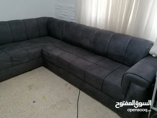 كنب جلوس بحالة جيدة جدا سعره 100 سعره الاصلي 300 مستخدم خفيف جدا