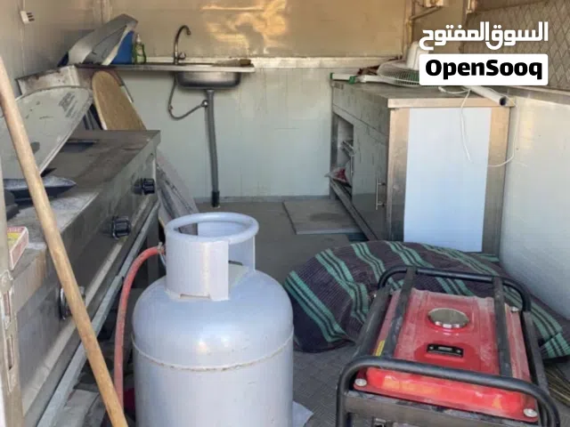 مطعم متنقل بكامل ملاحقاته