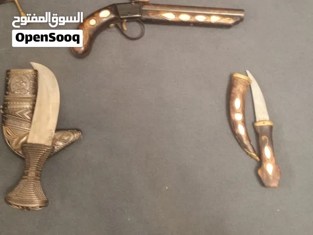 (السعر قابل للتفاوض)طقم أنتيك: سيف وخنجر ومجسم تراثي مطعم بالصدف وجنبية وجرة فخار