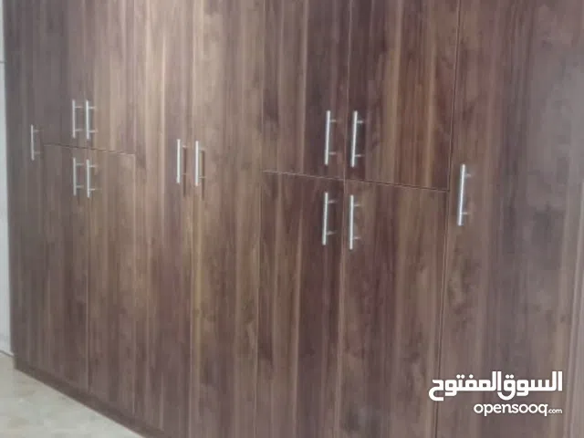 دولاب ملابس لون بني