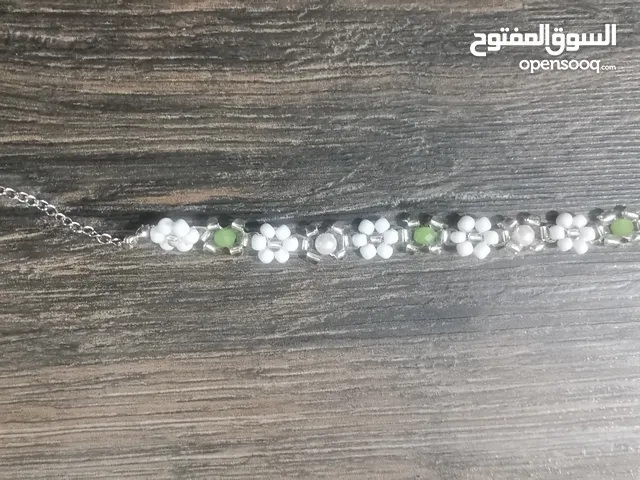 اساور مصنوعه يدويا من الخرز
