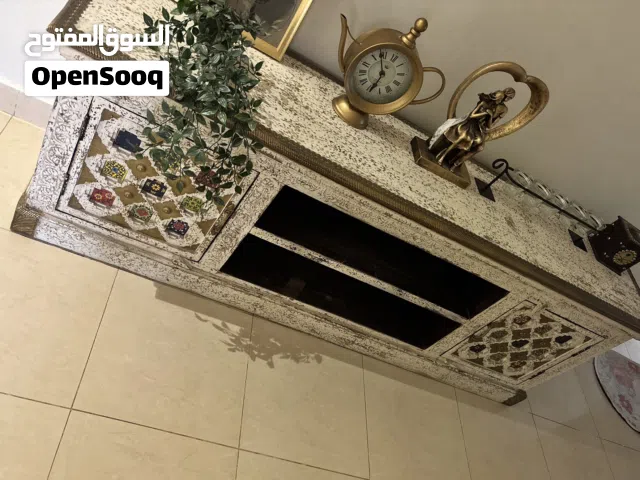 طاولة تلفاز