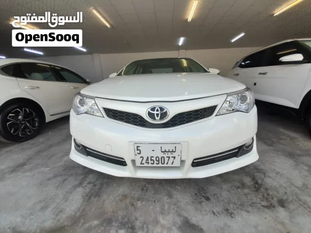 2012 تويوتا كامري LE