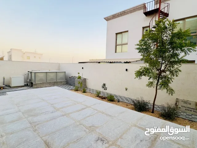 فيلا فاخرة للبيع في الحوشي