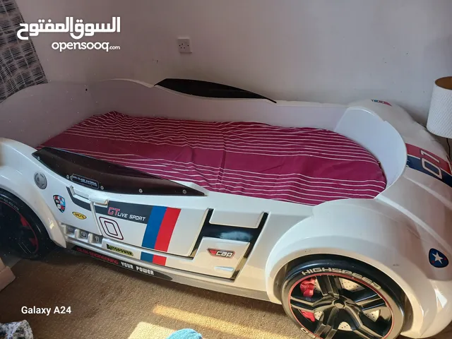 سرير اطفال سيارة في حاله ممتازه لدواعي السفر