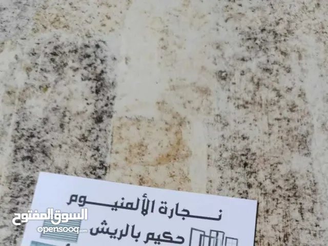 فني في نجارة الألمنيوم