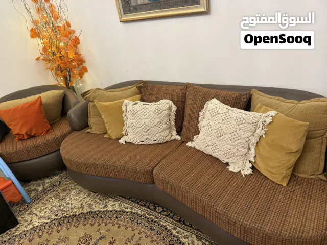 قنفات دائري القاعده جلد والدوشمة متحركه  قنفتين 3 مقاعد وقفتان مفرد