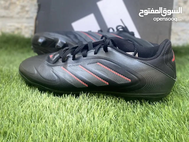 حذاء رياضي  نوع الحذاء اديداس (كوبا أسود) السعر  200 شيقل  الحد الأقصى 180 شيقل