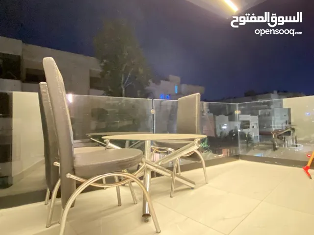 شقة تشطيبات حديثه عاليه الجوده .. (M71)