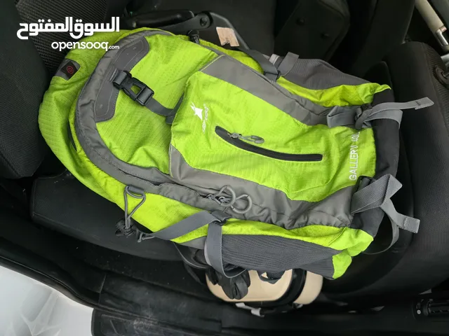 4 Hand bags..as new 4حقايب سفر حجم يدوي كالجديدة