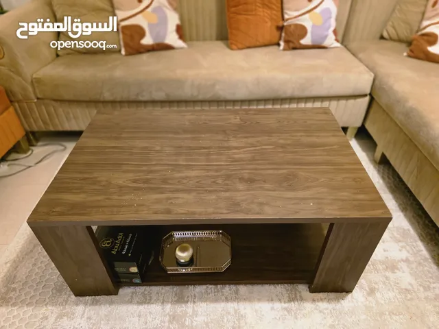 للبيع طاوله وسطيه نظيفه