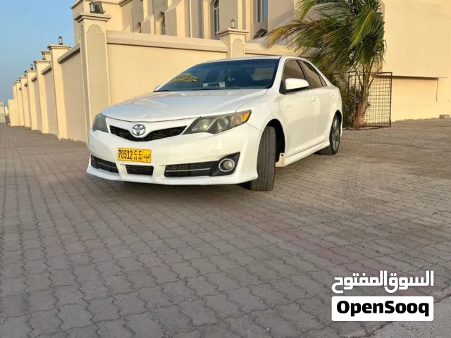 2012 تويوتا كامري SE