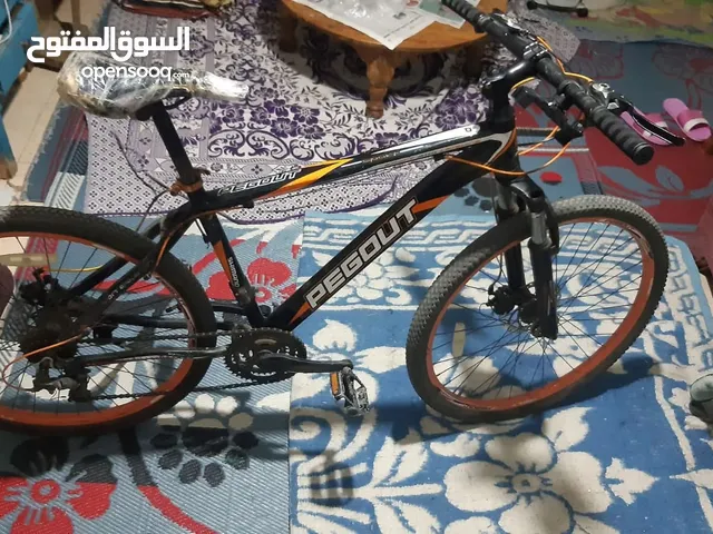 عجلة PEGOUT   استعمال سنة كاوتشات جديدة فرامل خلفي جديدة  سنادة عجلة جديدة