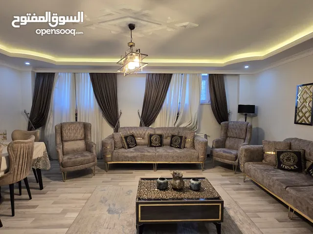 شقة للبيع جنب المتر بيش