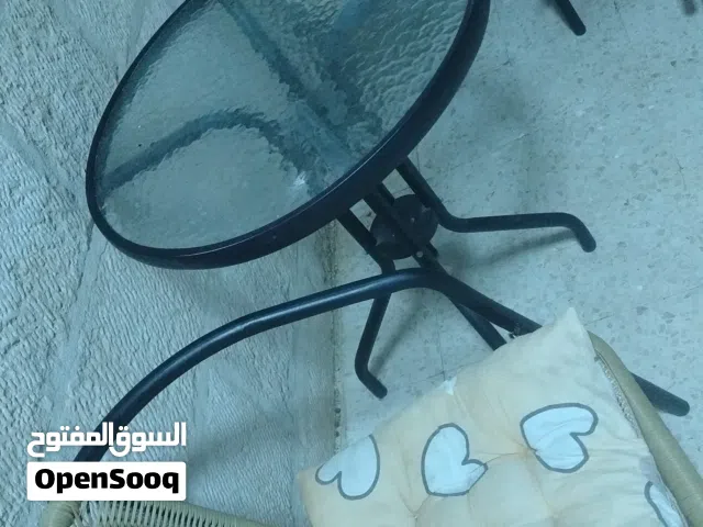 طاولات وكراسي