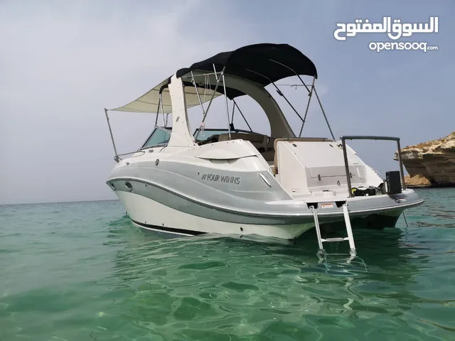 Cabin Cruiser Four Winns 30ft  Model 2015 in New Condition