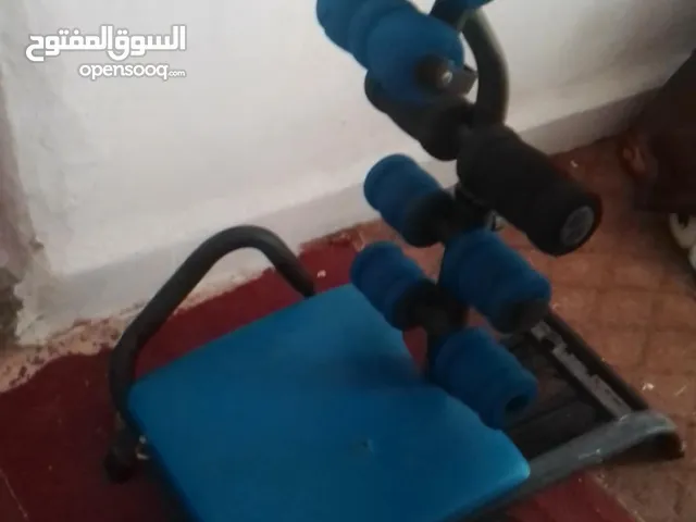 كرسي معدة وجهاز بسكليت رياضه استعمال بسيط جدآ..تحمل اوزان كبيره