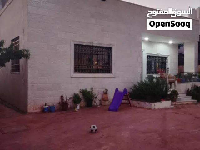 195 m2 5 Bedrooms Townhouse for Sale in Amman Jawa