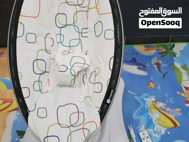 هزاز على الكهرباء 4moms  غير مستعمل البيع بدون لعبه التعليق