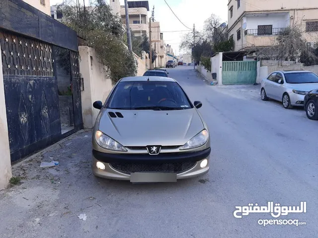 بيجو 206 موديل 2010، لون ذهبي، للبيع بسعر مغري بداعي السفر
