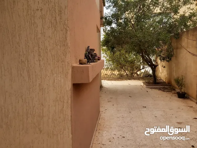 240 m2 More than 6 bedrooms Villa for Sale in Benghazi Al-Fuwayhat