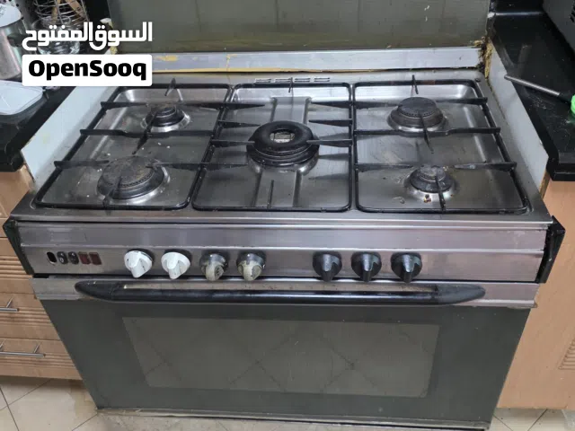 فرن غاز 5 عيون. يعمل جيدا.  دبي معه قلاية  الحضيبة. gaz cooker 5b.dubai satwa watsup9
