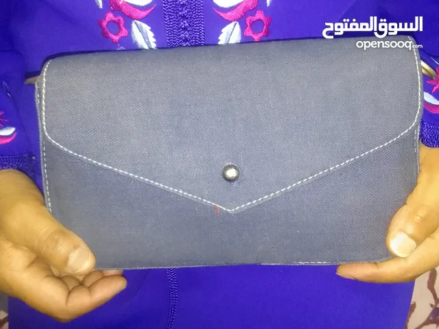 Des sacs trop Mignon pour porté en été et pas grands c'est pas lourds bienvenue mes chers