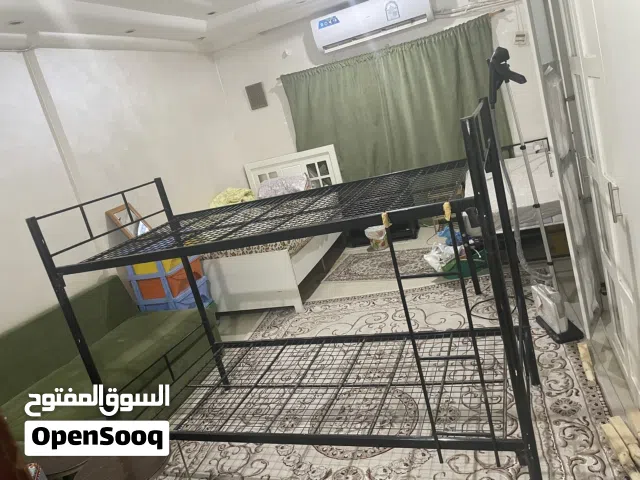 سرير مستعمل نظيف للبيع دورين