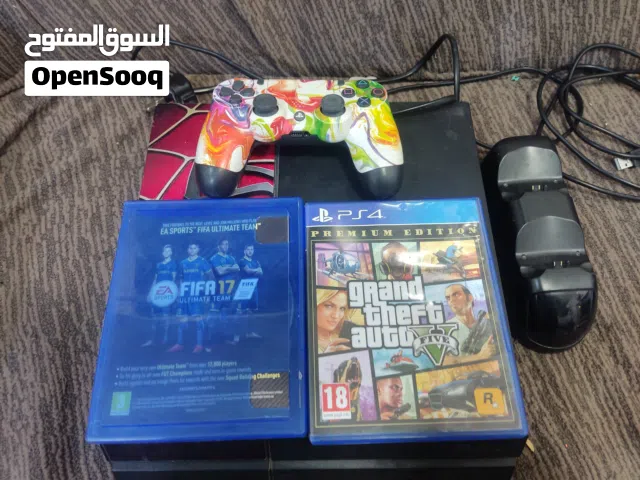 بلي 4مستعمل قليل سلم مع يده واحده وقرصين gta....و فيفا مع شاحنه  ب300وبي مجال زين