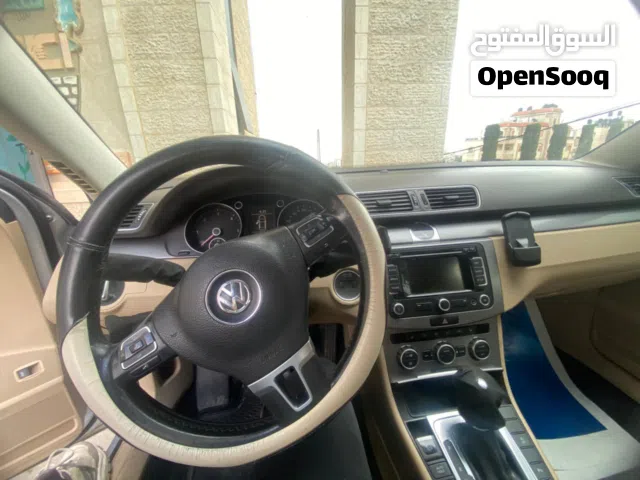 2012 فولكسفاغن باسات Standard