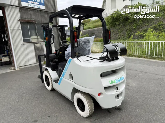 خدمه تاجير الرافعات الشوكيه تحميل وتنزيل جميع انواع البضائع نقل البضائع خدمه 24 ساعه