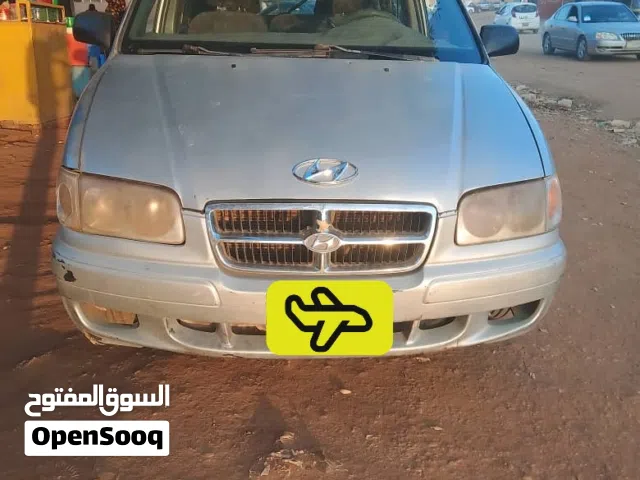 هيونداي تراجيت 2001