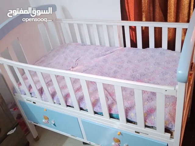 تخت اطفال مستعمل بحال الوكاله