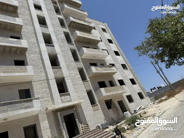 شقة أرضية بإطلالة مفتوحة وتشطيب مؤسس — فرصة لتصميم لمساتك الخاصة!