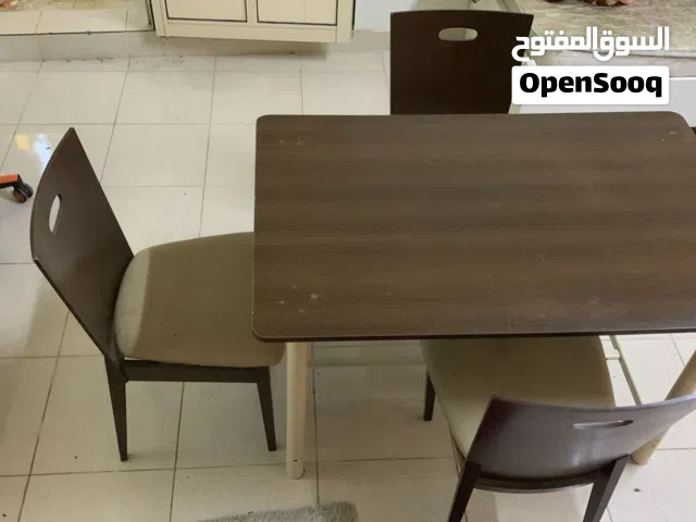 طاولة طعام