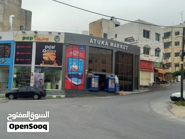 سطح كامل في مجمع تجاري للايجار يصلح مطعم / كوفي شوب
