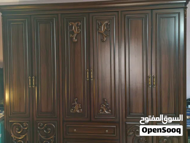 غرفه نوم حجم كبير خشب قديم الطقم بحاله جيدة