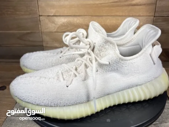 حذاء Yeezy Boost 350 V2 أصلي – لون أبيض (مقاس 42)