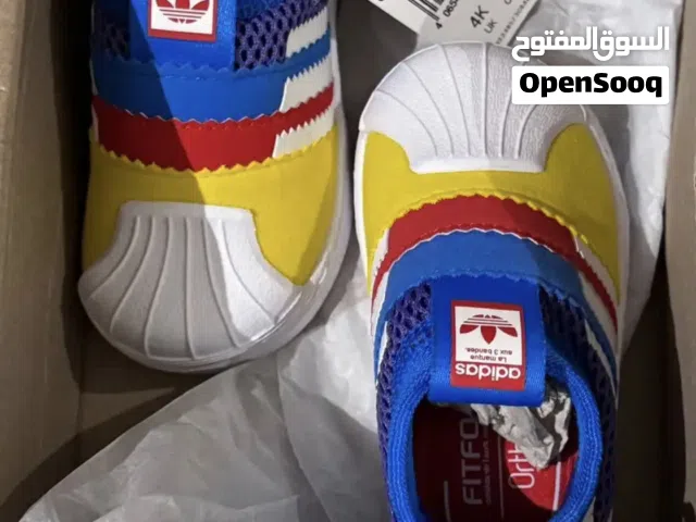 حذاء سنيكرز ملون من اديداس