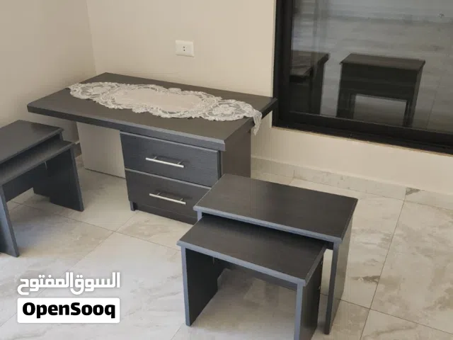 طقم طاولات لمينيت بحالة الجديد للبيع