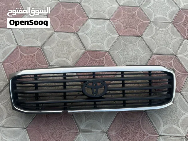شبك لاند كروزر من 99ل2004  فيه كسر بسيط فالنصف واضح فالصورة