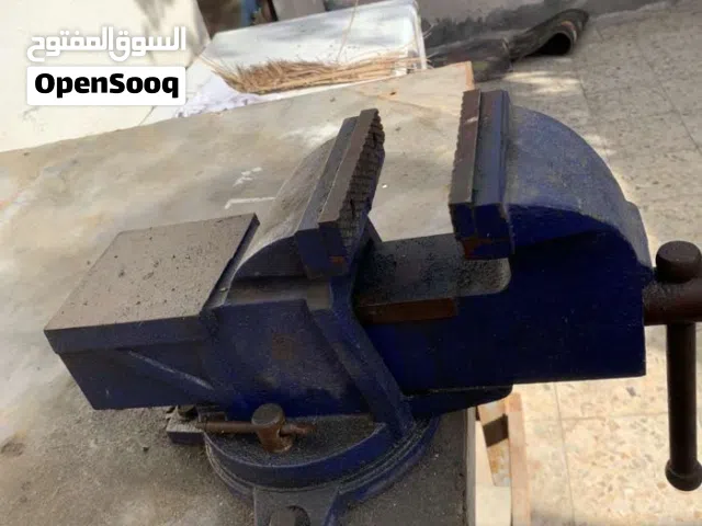 منكنة جديدة مع ميز حديد
