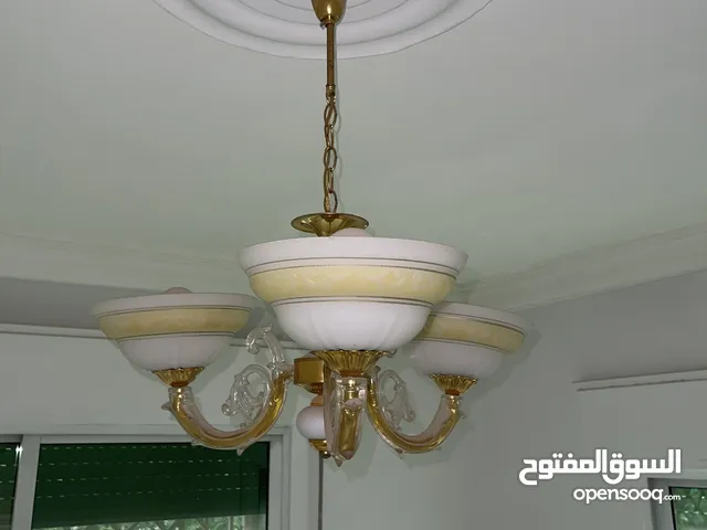 ثريات عدد 18 للبيع بحالة الوكاله استخدام خفيف جداً