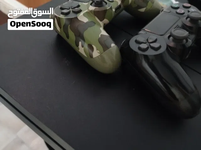 بلاستيشن فور فات للبيع بسعر الحرق وكاله مع ايدتين اصليات Sony