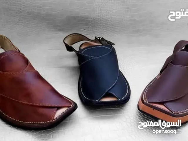 40 Casual Shoes in Taiz