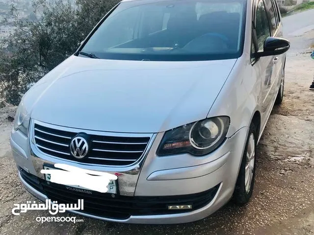 Used Volkswagen Touran in Hebron