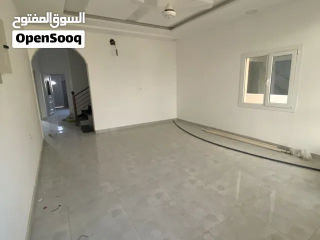 فيلا فخمة للبيع بالمعبيلة التاسعه  5 غرف  تصميم عصري  بسعر مغري جداً