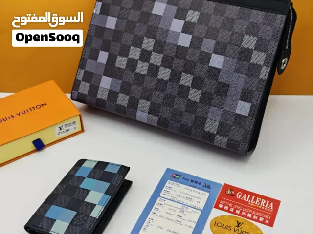لدينا أقوي تشكيلة من الشنط والبواكة الرجالية