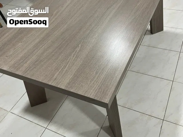طاولة طعام بدون كراسي